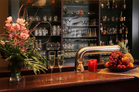 Bar (en la propiedad). Stadthotel Oranienburg