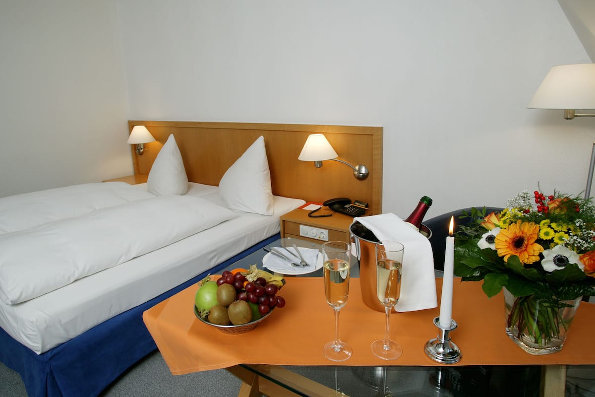 Minibar, Schreibtisch, laptopgeeigneter Arbeitsplatz