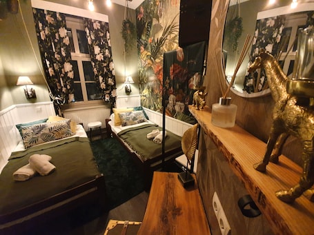 1 habitación, cubrecamas y muebles diferentes