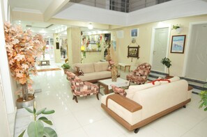 Lobby sitting area - Yildizhan Hotel (Denizli)