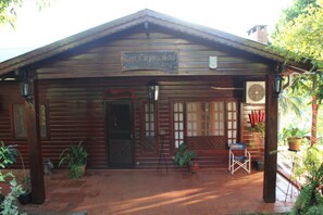 Bungalow | Bügeleisen/Bügelbrett, Bettwäsche