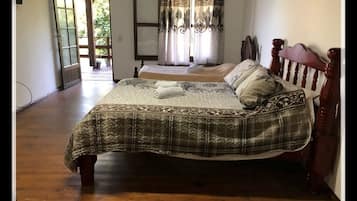 Setrika/meja setrika dan seprai linen