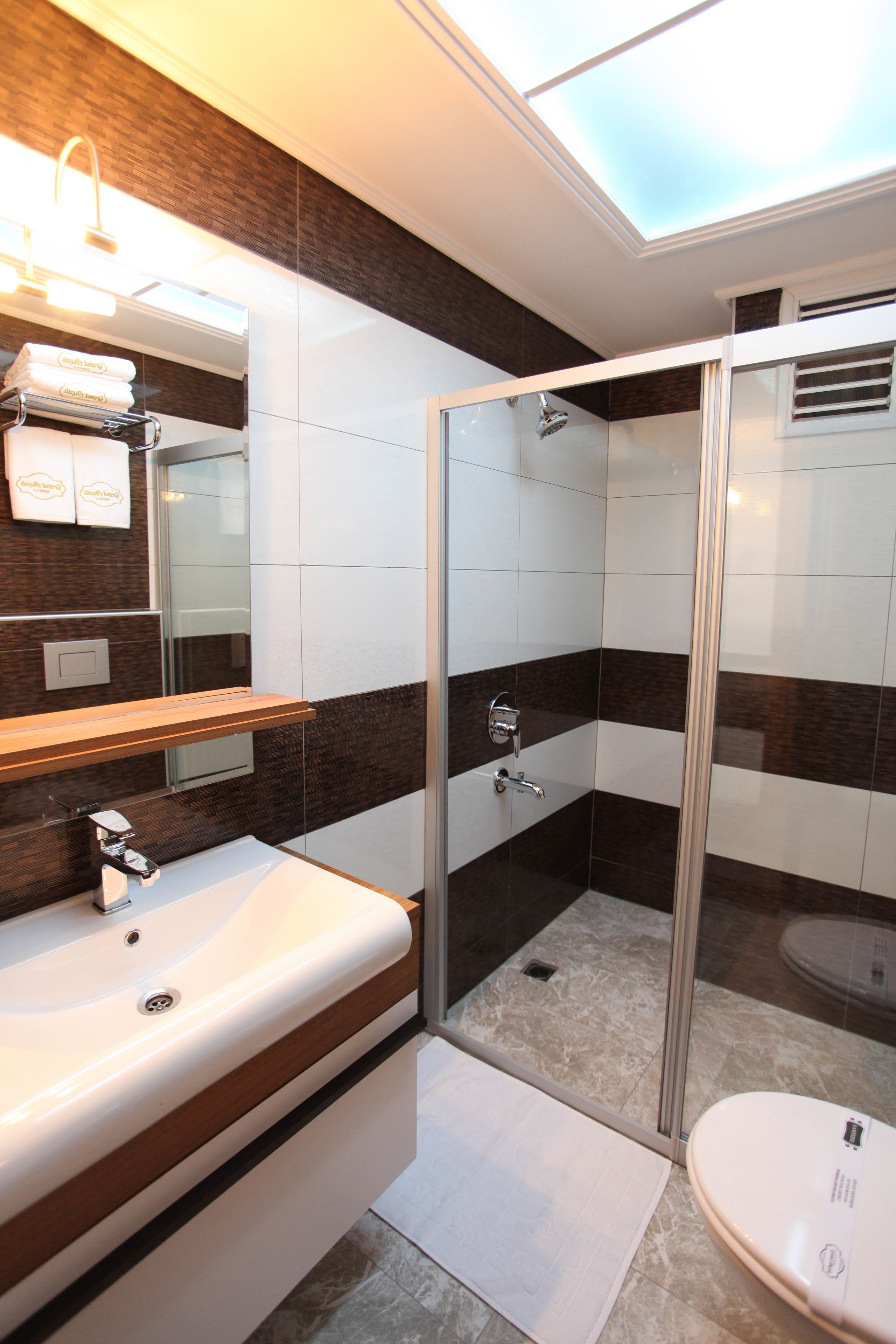 Bathroom | Shower, free toiletries, hair dryer, slippers