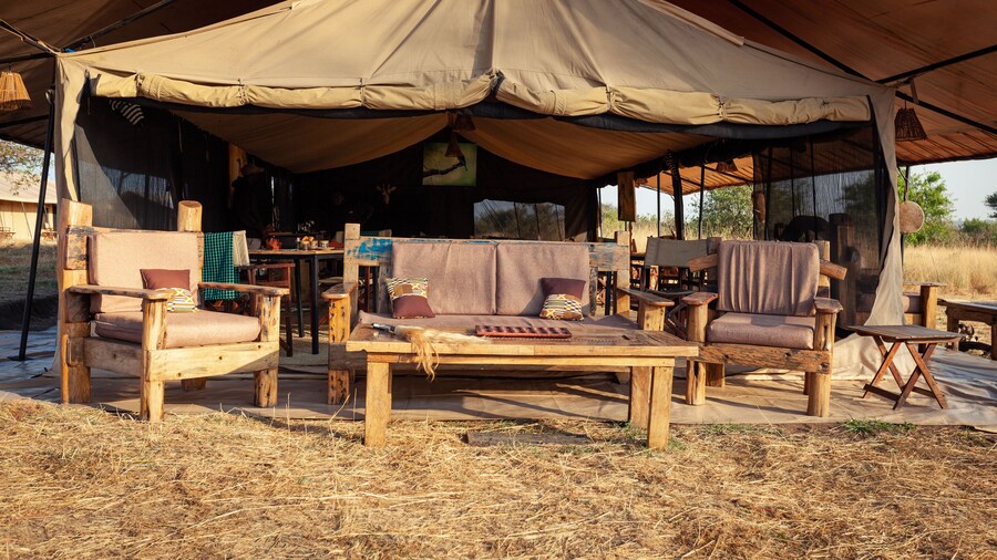 Gnu Mara River Camp
