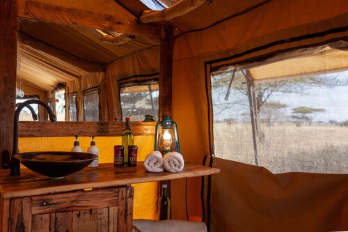 Gnu Mara River Camp