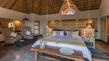 Minibar, in-room safe, bed sheets