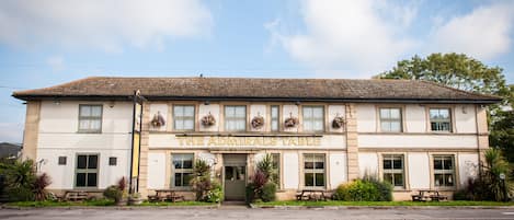 Mặt tiền nơi lưu trú