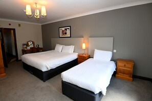 Family Room | Desk, iron/ironing board, free WiFi, bed sheets - Admiral's Table, Bridgwater by Marston's Inns (Bridgwater)