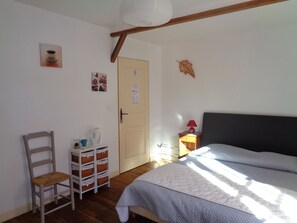 Chambre Double - Poitou | Free WiFi, bed sheets