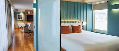 One bedroom open plan | 1 bedroom, premium bedding, in-room safe, laptop workspace