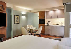 Fridge, microwave, oven, stovetop - master Farringdon (London)