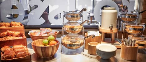 Daily full breakfast (GBP 8.25 per person)