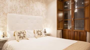 Studio, City View | 1 bedroom, desk, soundproofing, free cots/infant beds