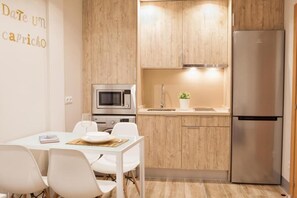 Studio, City View | Private kitchen