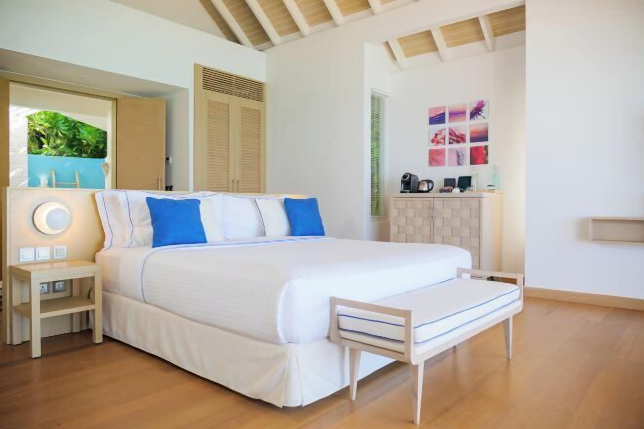 Premium bedding, minibar, in-room safe, desk