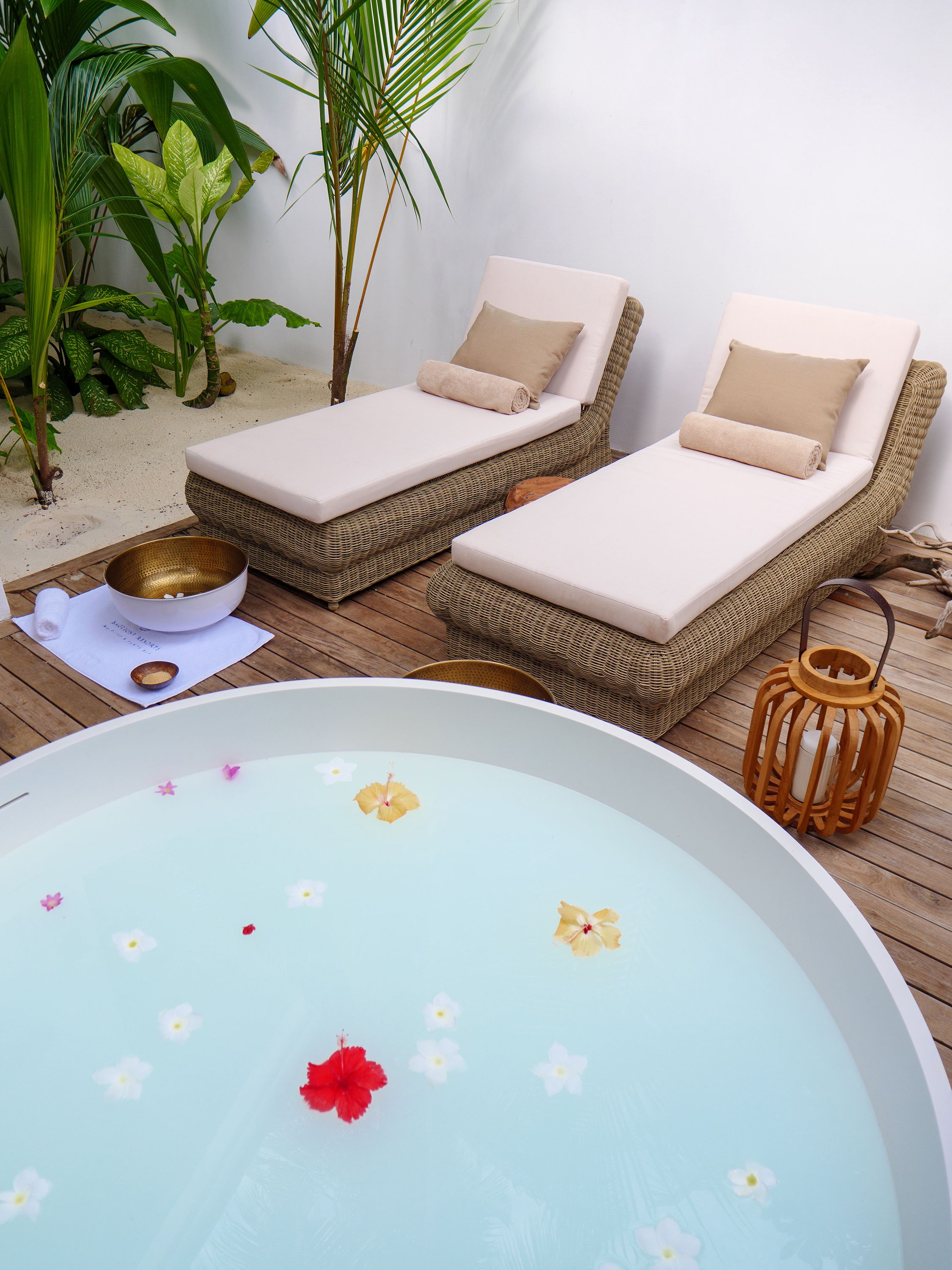 Couples treatment room(s), body treatments, hot stone massages