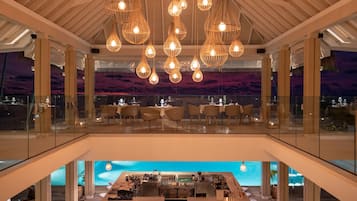 4 間餐廳;供應早餐、晚餐;亞洲菜