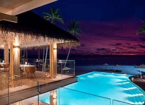 4 restaurants, serveren ontbijt, diner, Aziatische gerechten