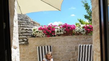 ํธ๋๋์
๋ ํ์ฐ์ค, ํํฐ์ค | ํ
๋ผ์ค/ํํฐ์ค