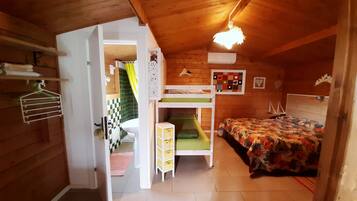 Bangalô família, cozinha americana, em edifício anexo | Individualmente decorados, individualmente mobiliados, escrivaninha