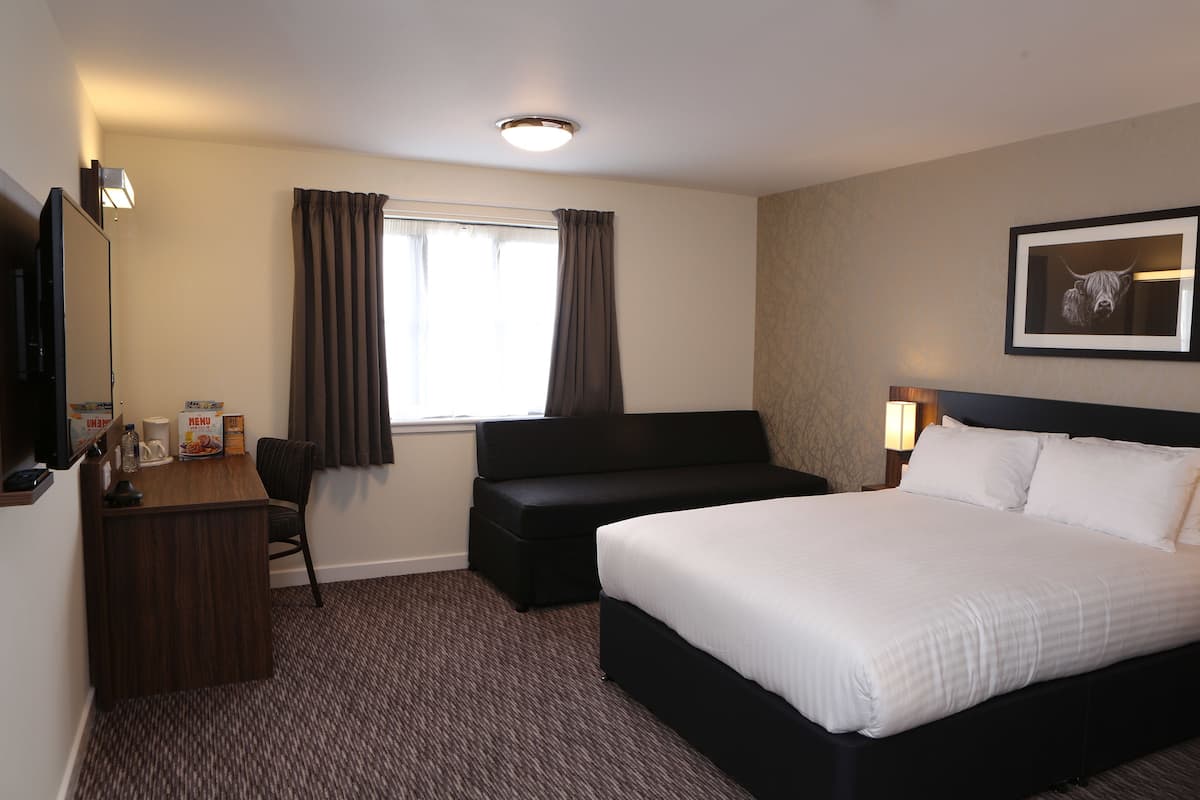 Desk, iron/ironing board (on request), WiFi (free), bed sheets