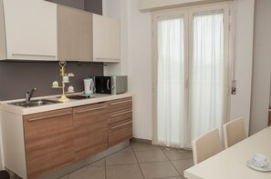 Apartment, 1 Bedroom (Bilo 2) | Private kitchenette | Fridge, microwave, stovetop, coffee/tea maker - Residence Art (Rimini)