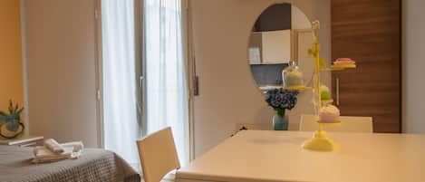 Comfort studio | Een kluis op de kamer, een bureau, gratis wifi, beddengoed