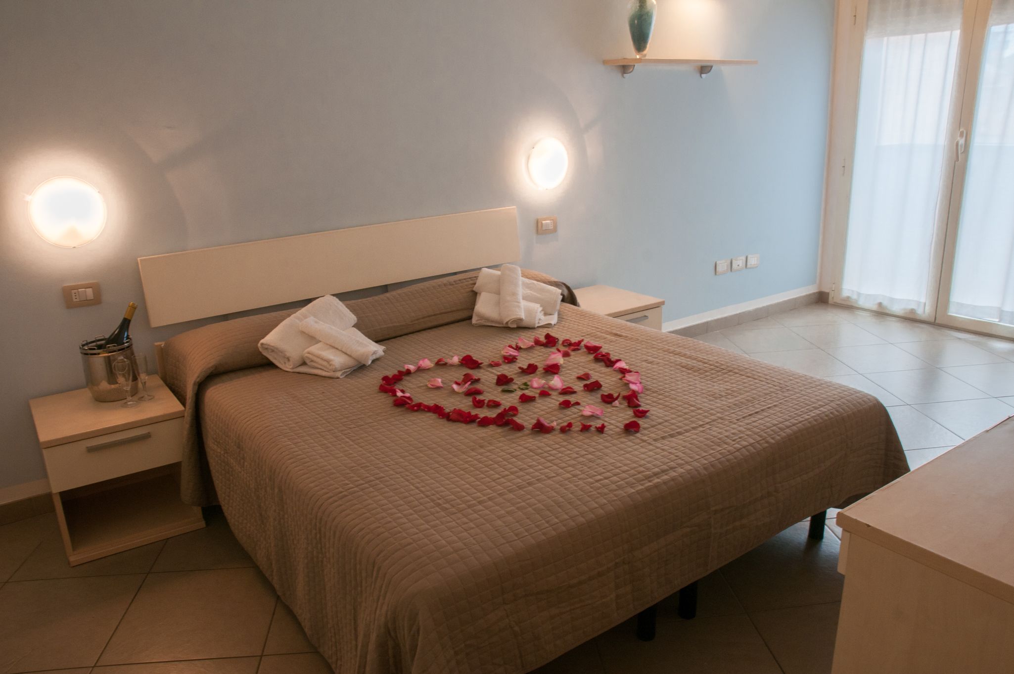 In-room safe, desk, free WiFi, bed sheets