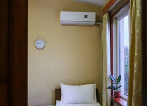 標準雙床房, 共用浴室 | 高級寢具、熨斗/熨衣板、免費無線上網