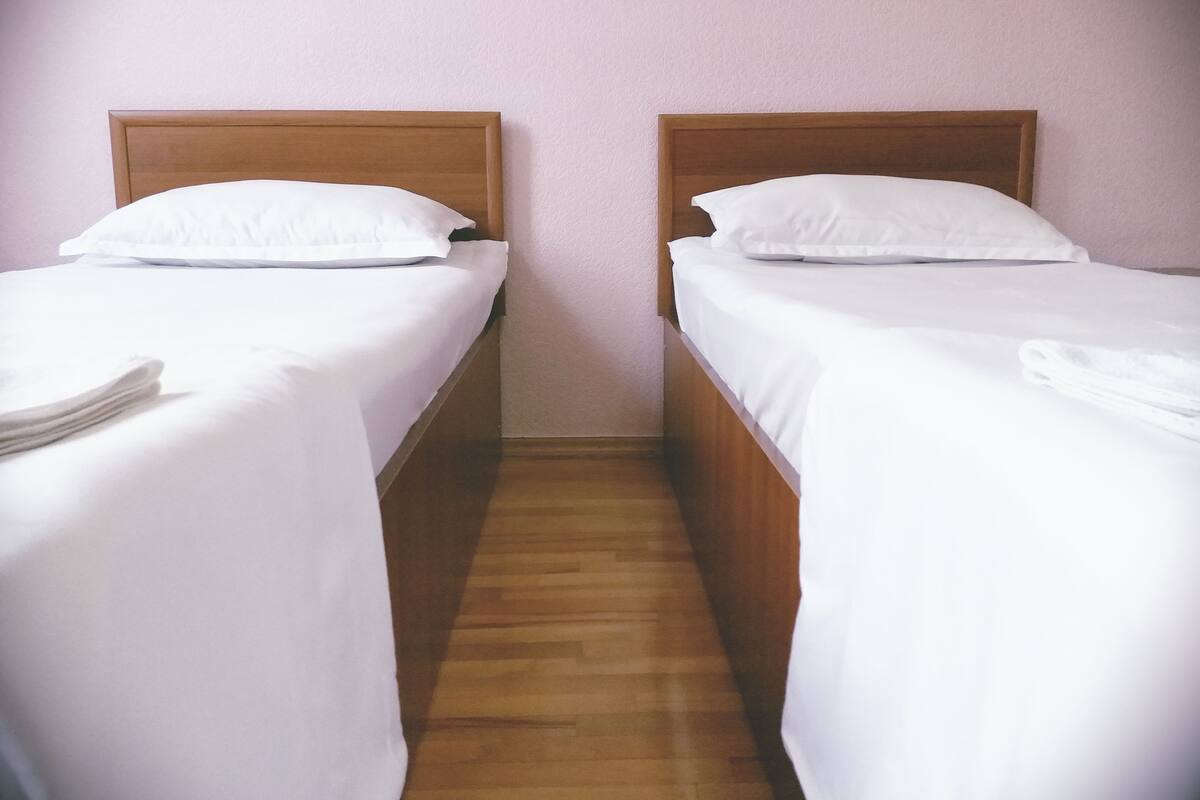 Premium bedding, iron/ironing board, free WiFi