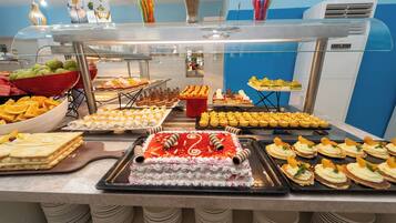 Free daily full breakfast