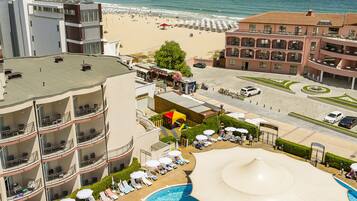 Seasonal outdoor pool, pool umbrellas, sun loungers