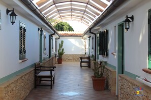 Familierom, 2 queensize-senger | Terrasse/patio