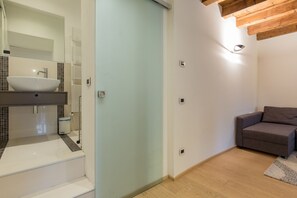 Departamento | Baño | Regadera, amenidades de baño gratuitas, secadora de cabello, batas 