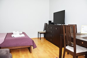 1 habitación, tabla de planchar con plancha y wifi gratis 