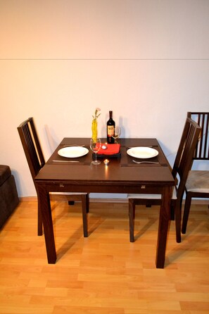 In-room dining - West Apartament Marszalkowska 87 (Warsaw)