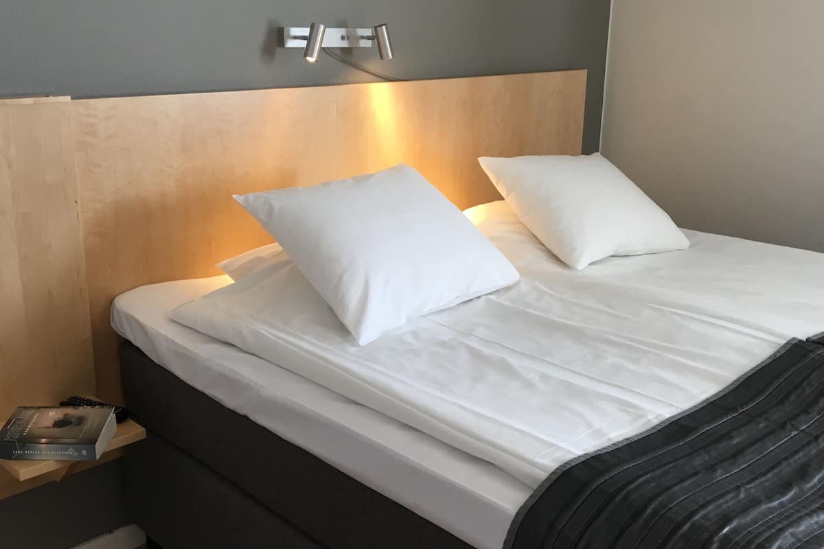 1 bedroom, in-room safe, desk, laptop workspace