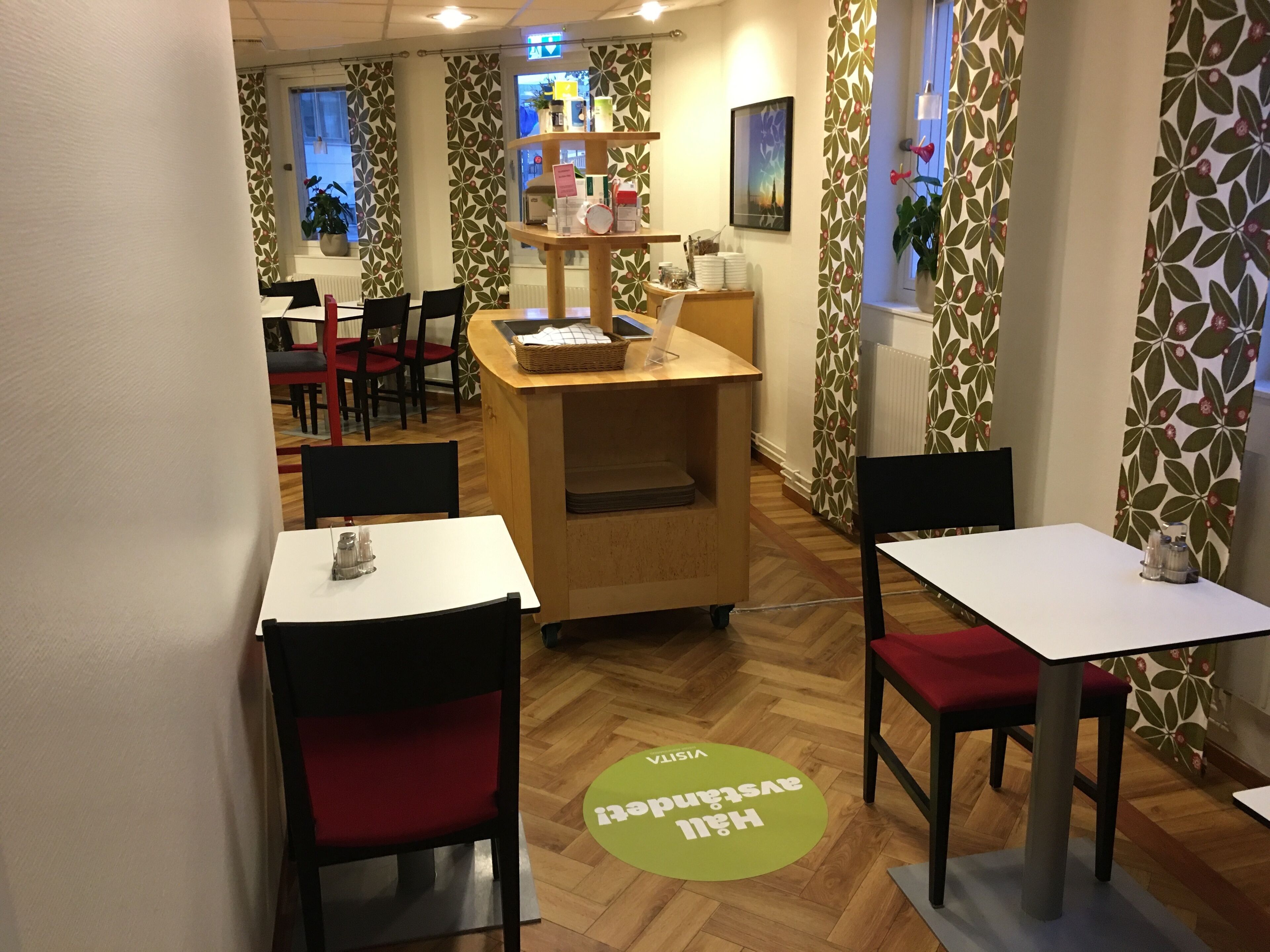 free daily self-service breakfast