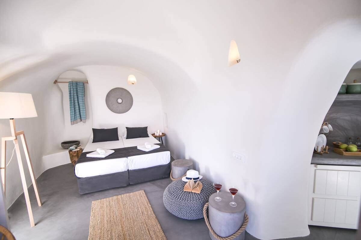 Premier Double Room, Ensuite, Sea View (Filotera) | Minibar, soundproofing, iron/ironing board (on request), WiFi (free)