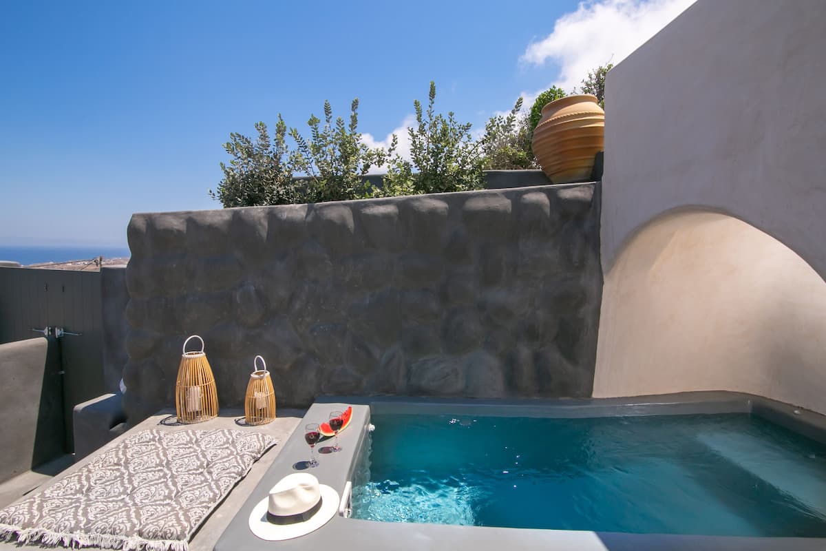 Studio outdoor jetted tub Sea View (Erinia) | Minibar, soundproofing, iron/ironing board (on request), WiFi (free)