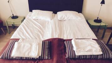 Quarto casal | Escrivaninha, ferros/tábuas de passar roupa, Wi-Fi de cortesia