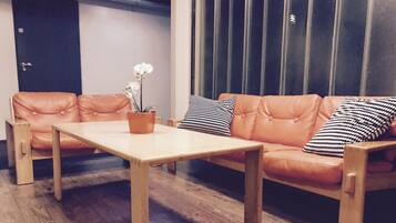 Área de estar no saguão