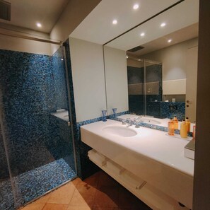 Camera Superior con letto matrimoniale | Bathroom - Le Case di San Vitale (Ravenna)