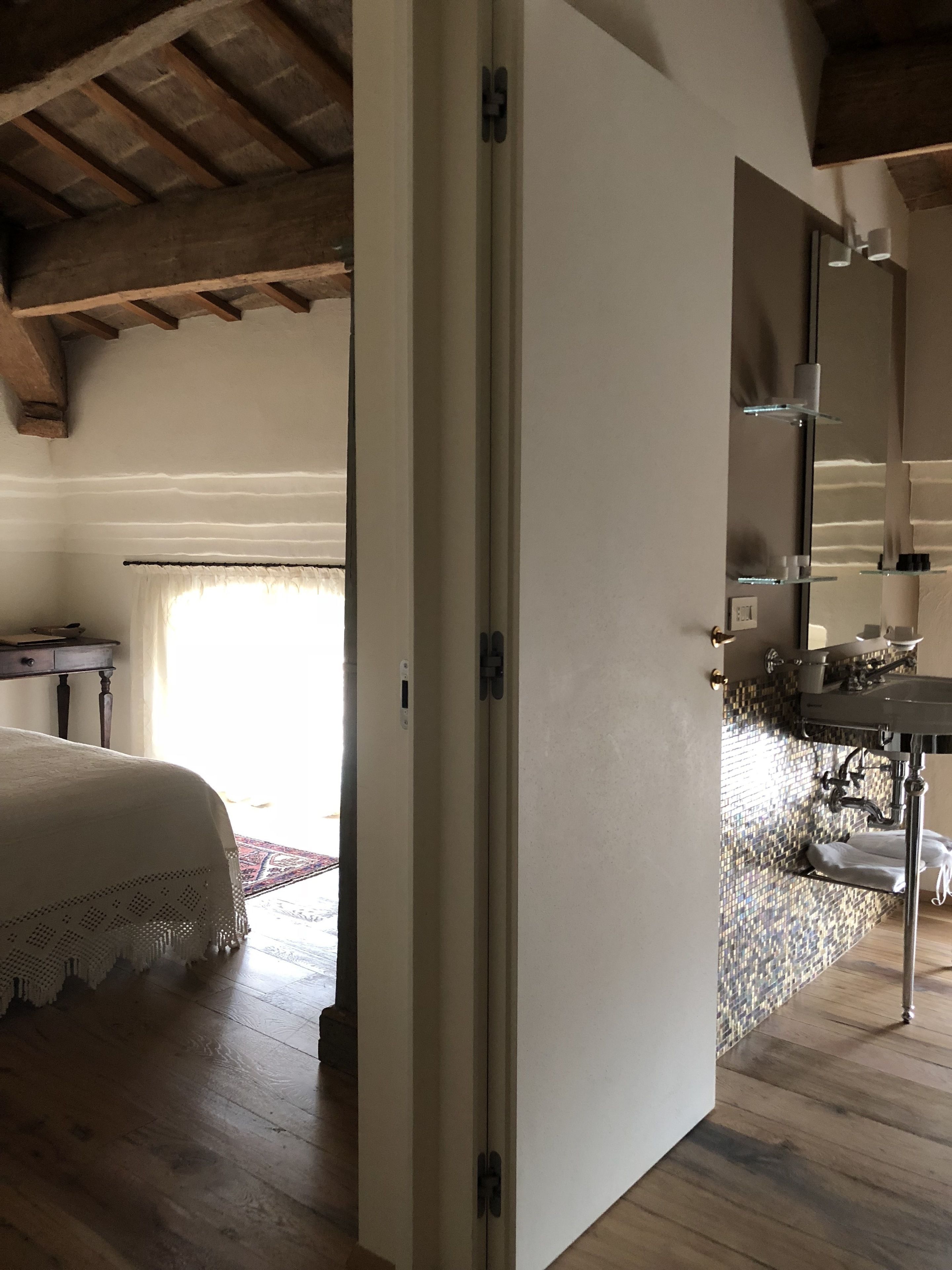 Suite | Biancheria da letto di alta qualità, materassi in memory foam, minibar