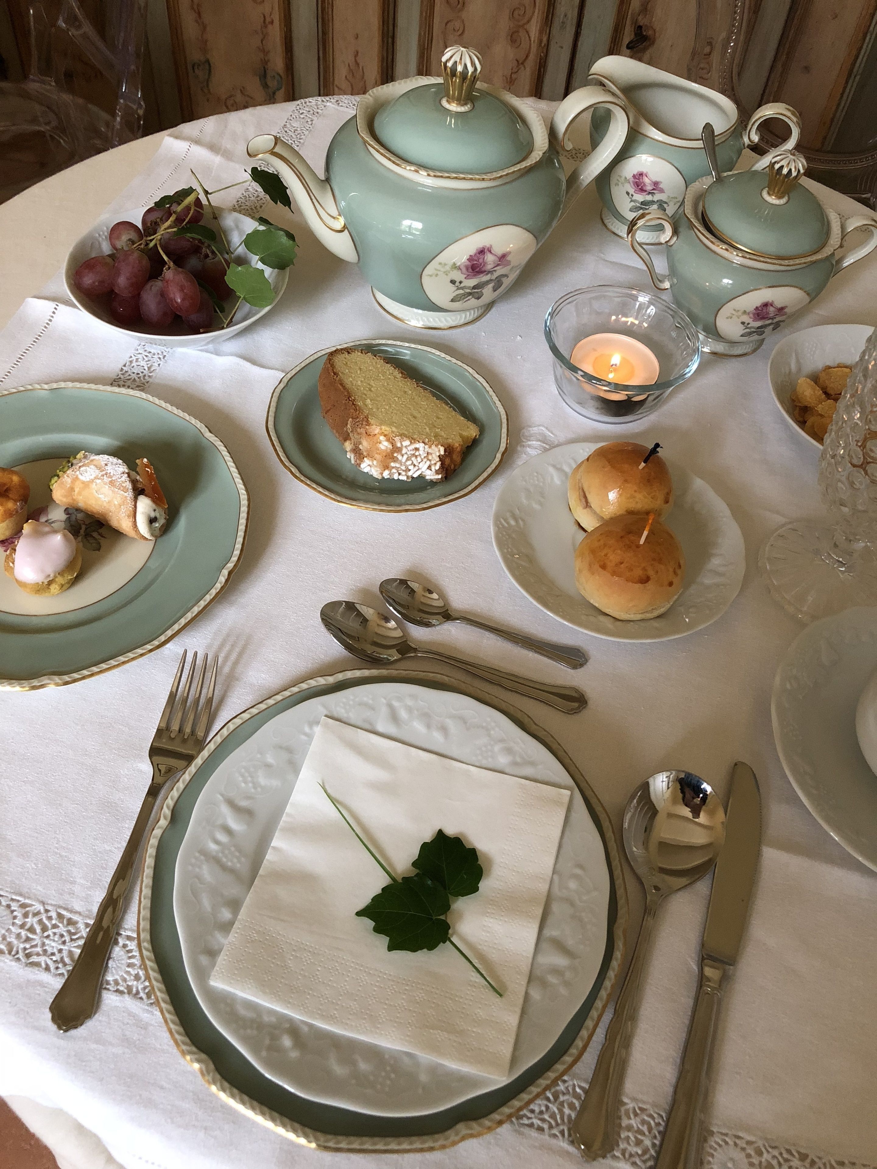 Daily buffet breakfast (EUR 25 per person)