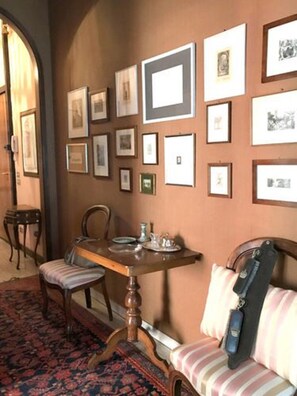 Apartment, 3 Schlafzimmer | Wohnzimmer | Fernseher