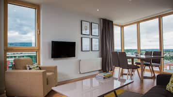 Duplex, 2 Bedrooms, Terrace | Living area | 40-inch LED TV with cable channels, TV, Netflix