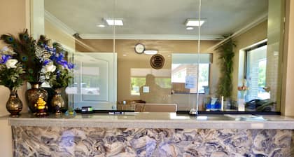 Regency Inn & Suites