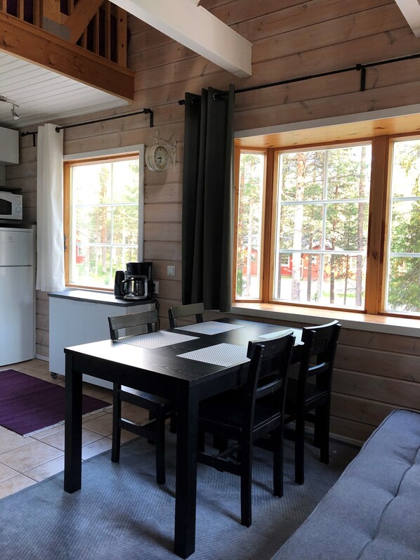 Flat-screen TV, fireplace, DVD player