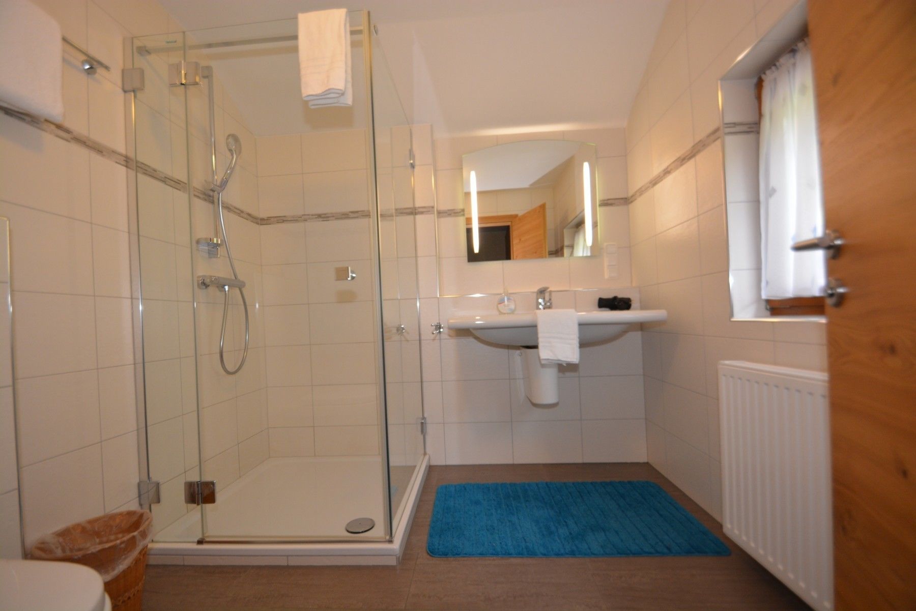 Apartment | Badezimmer | Dusche, Haartrockner, Handtücher
